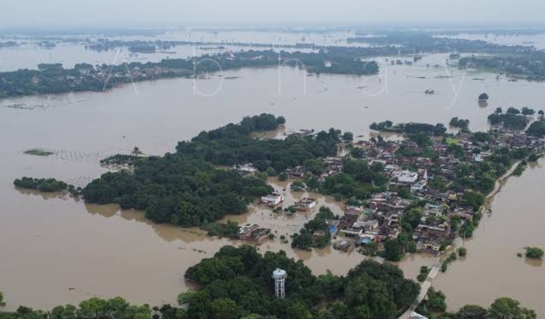 बिहार में बाढ़ और मौसम अलर्ट से हाहाकार, 8 लाख लोग प्रभावित
