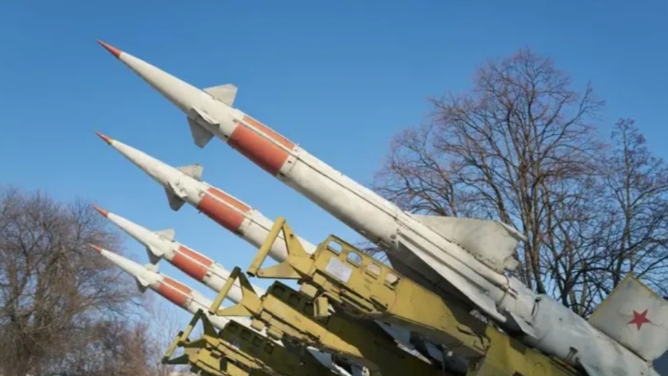 रूस की हाइपरसोनिक मिसाइलों से क्यों घबराया यूरोप, हथियारों की इस होड़ में कहां खड़े हैं बाकी देश?