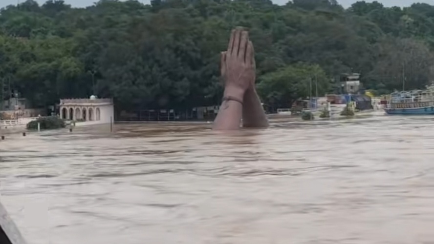 संपूर्ण काशी नगरी जलमग्न,बारिश से जनजीवन अस्त-व्यस्त,