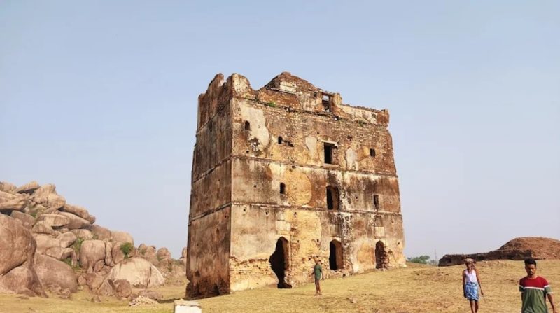 गुमला का नवरत्न गढ़ किला: 1000 साल पुराना इतिहास, रहस्यों और वीरानी में दफन