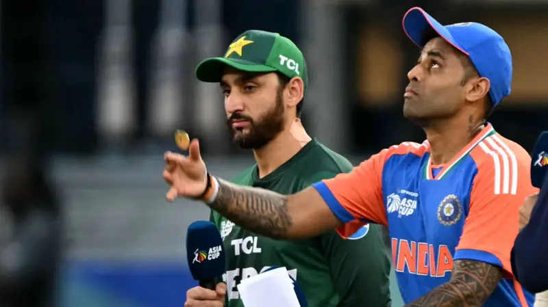 एशिया कप: भारत–पाकिस्तान मैच के बाद ‘हैंडशेक विवाद’, क्रिकेट और राजनीति के बीच फिर टकराव