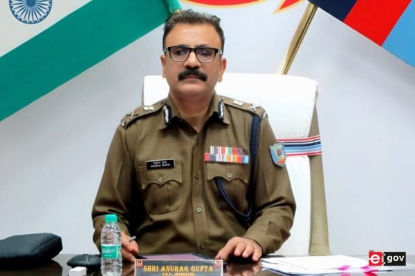 झारखंड में पुलिस महकमे में बड़े पैमाने पर तबादले, 30 आईपीएस अफसरों की जिम्मेदारियां बदलीं