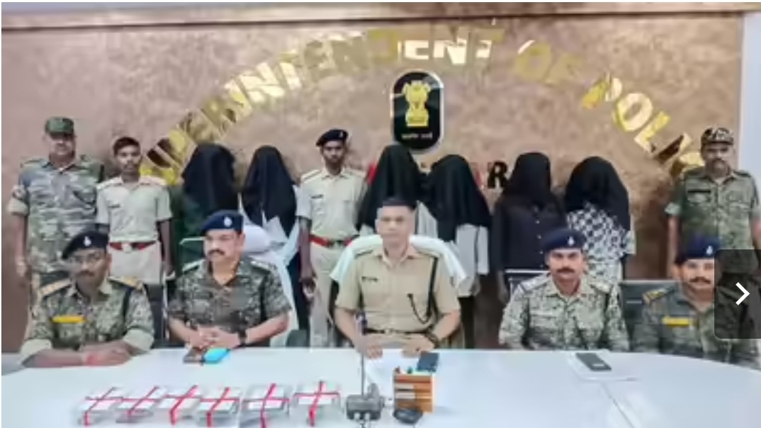 लातेहार में एक्सटॉर्शन गैंग पर पुलिस का शिकंजा, अमेरिकी पिस्टल के साथ छह गिरफ्तार