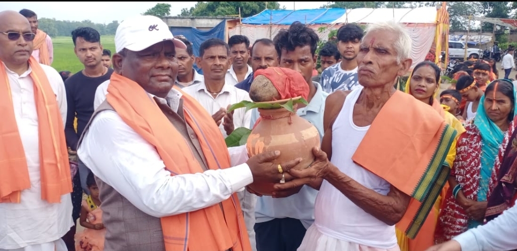 पिपरा कला और रांकी खुर्द में दुर्गा पूजा कलश यात्रा, विधायक रामचंद्र सिंह रहे शामिल