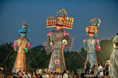 रांची में विजयादशमी पर भव्य रावण दहन, बारिश भी नहीं बचा पाई रावण को