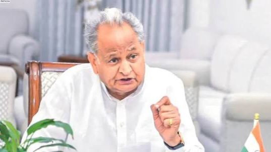 बिहार चुनाव में कांग्रेस ने उतारा ‘जादूगर’ गहलोत, बोले — “एक-दो दिन में सब साफ हो जाएगा”