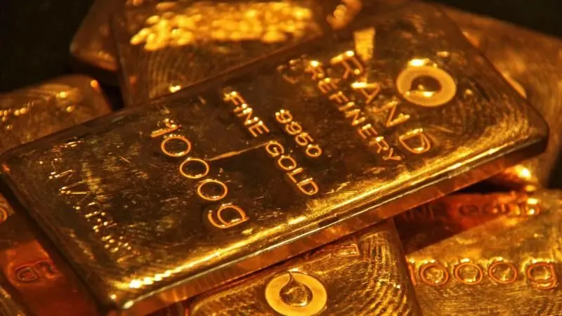 सोने की चमक से झिलमिलाई निवेशकों की आंखें, कीमतों में ऐतिहासिक उछाल के बीच अब भी है निवेश का मौका?