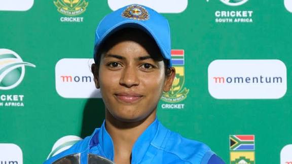 दादी ICU में थी, पोती मैदान में दिला रही थी जीत