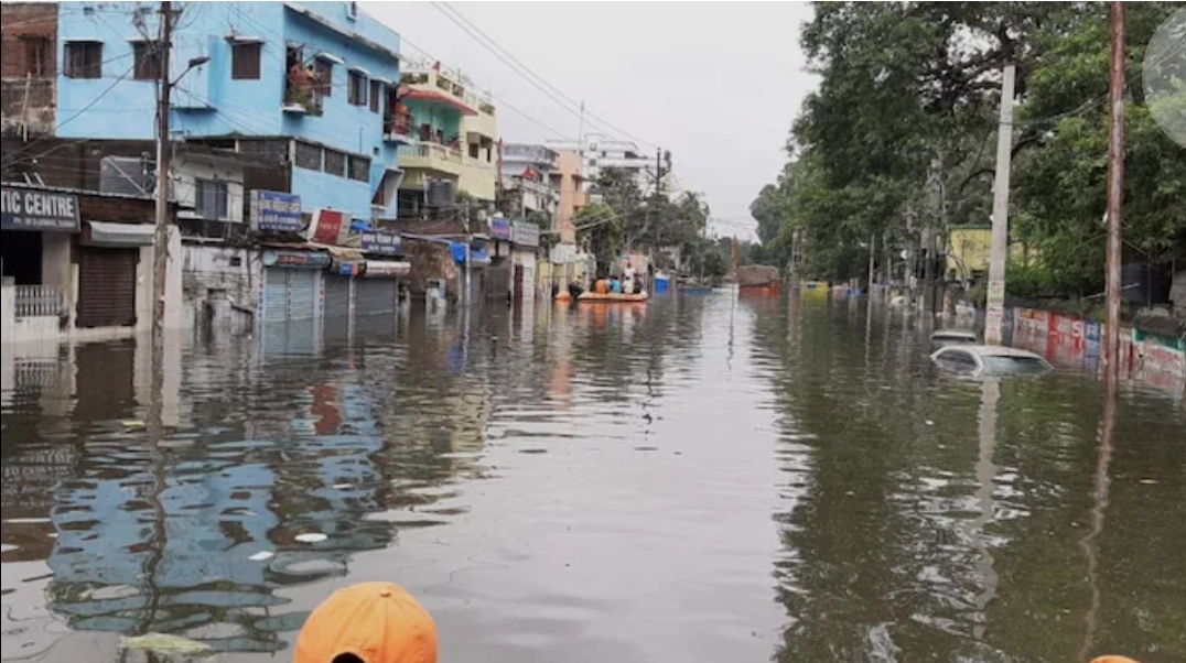 बिहार में बाढ़ का कहर: 12 जिलों के 22.42 लाख लोग प्रभावित, कई जगह रिकॉर्ड स्तर से ऊपर बह रही गंगा